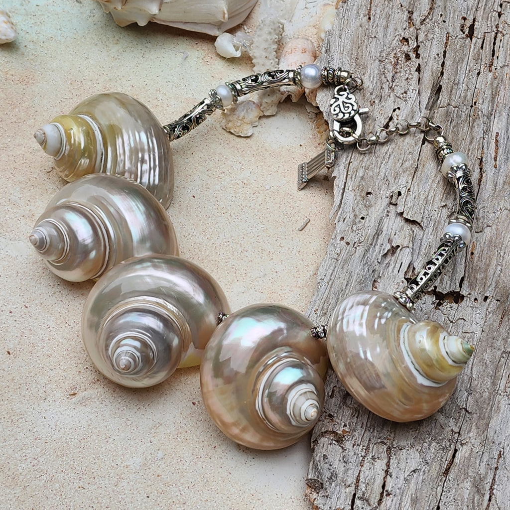 Queen Of Spring / Designer Jewelry Large Ocean Shell Necklace Shell Mother Of Pearl Stone Necklace Seashell Necklace
