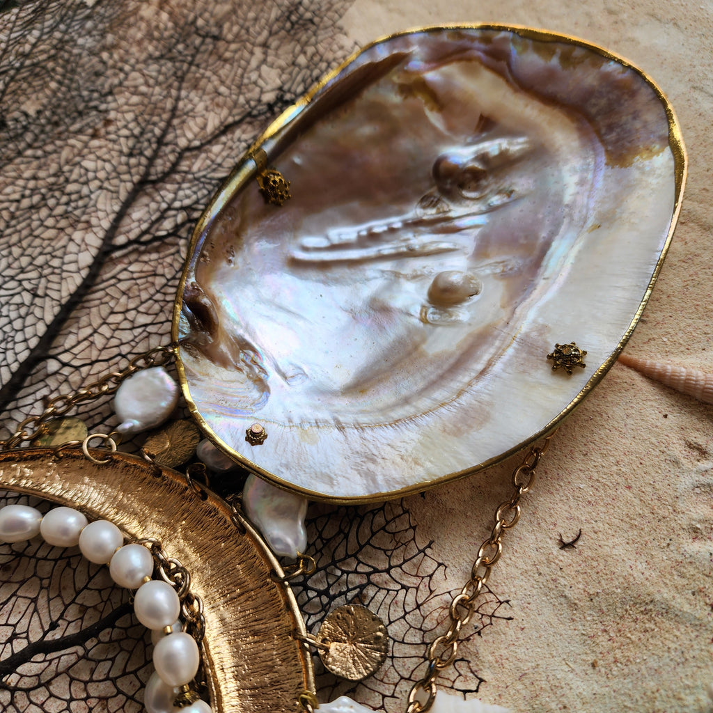 MER QUEEN / Designer Jewelry Large Ocean Big Shell Gold Necklace Mother Of Pearl Necklace Baroque Pearl Gift For Mernade
