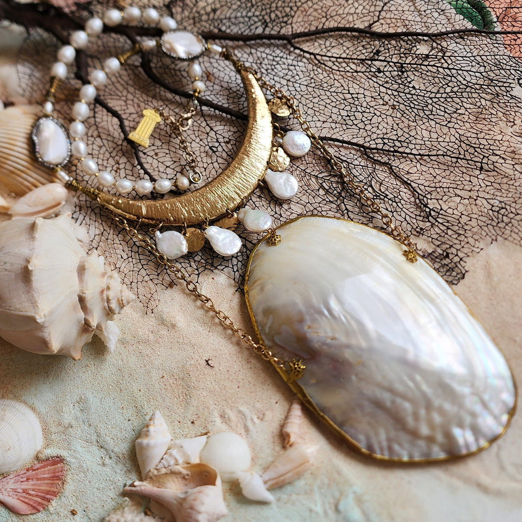 MER QUEEN / Designer Jewelry Large Ocean Big Shell Gold Necklace Mother Of Pearl Necklace Baroque Pearl Gift For Mernade