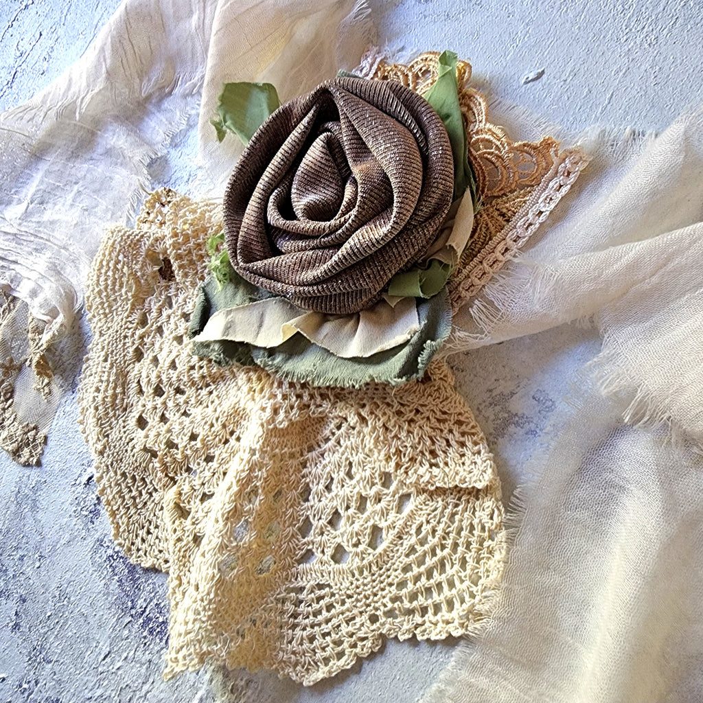 Golden Sarahs Rose / Boho Jabot Choker Flower Tie Brooch Clip Upcycled Rose Recycled Concept Store Magnolia Blossom