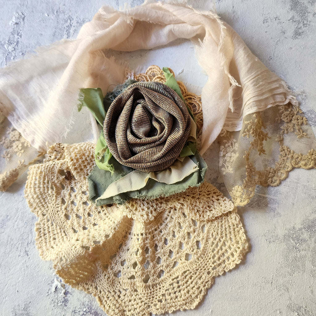 Golden Sarahs Rose / Boho Jabot Choker Flower Tie Brooch Clip Upcycled Rose Recycled Concept Store Magnolia Blossom