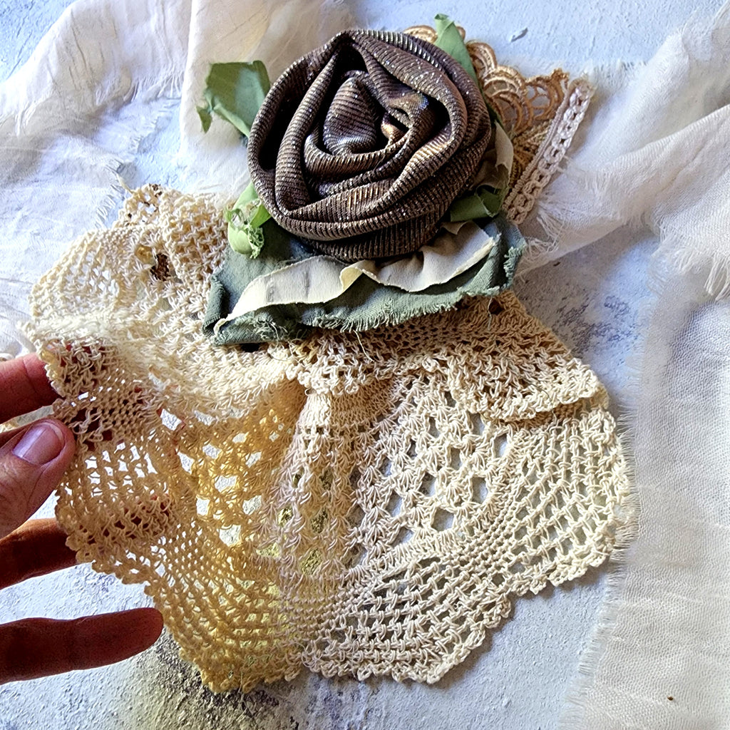 Golden Sarahs Rose / Boho Jabot Choker Flower Tie Brooch Clip Upcycled Rose Recycled Concept Store Magnolia Blossom