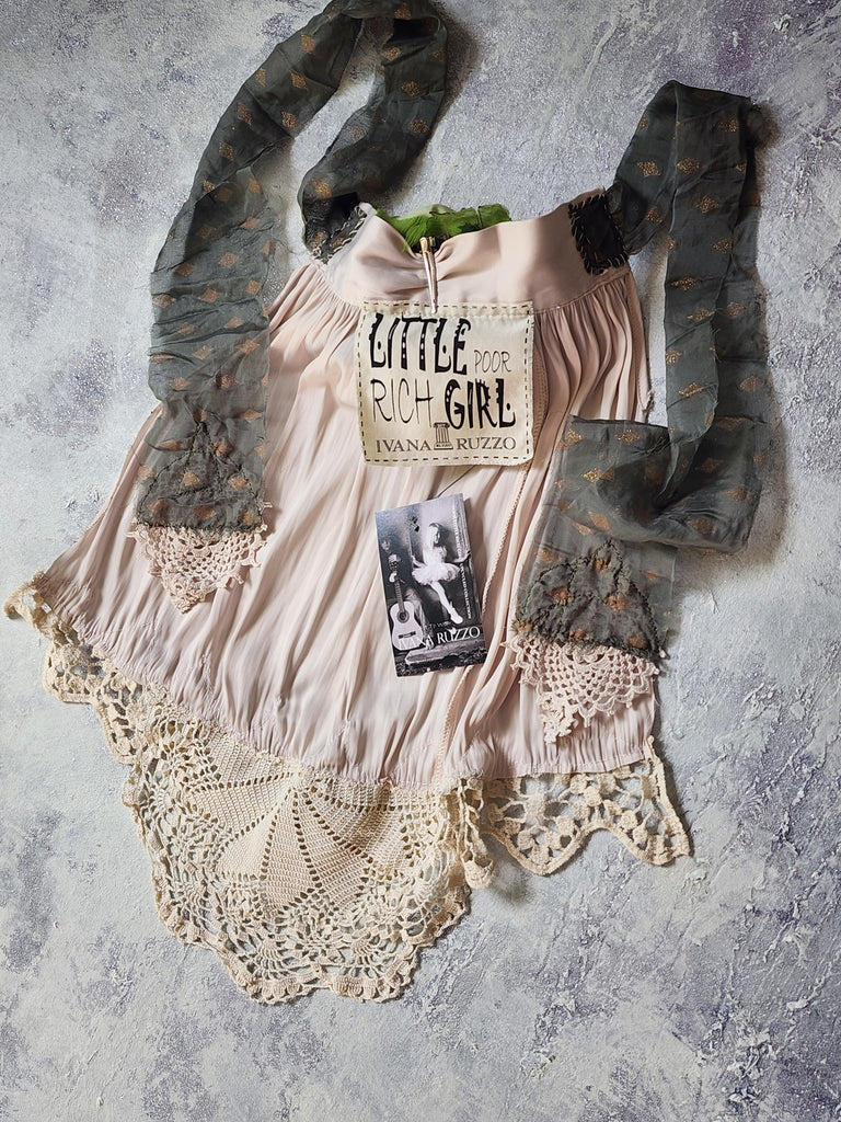 Shakespeare Talk / Cottage Jabot Silk Romantic Flower Fabric Rose Camellia Bowtie Antique Lace 20th century 60s archives
