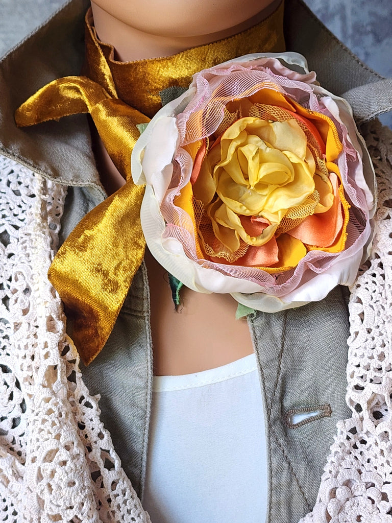 Golden Frost / Cottage Jabot Silk Romantic Flower Fabric Rose Gold Camellia Bowtie Antique Lace 20th century 60s archives