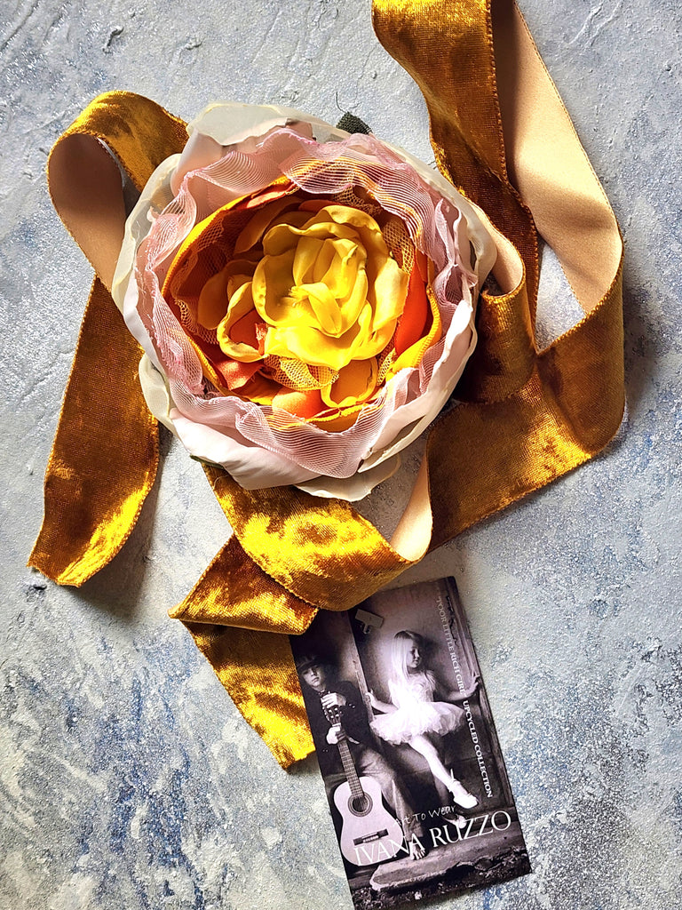 Golden Frost / Cottage Jabot Silk Romantic Flower Fabric Rose Gold Camellia Bowtie Antique Lace 20th century 60s archives