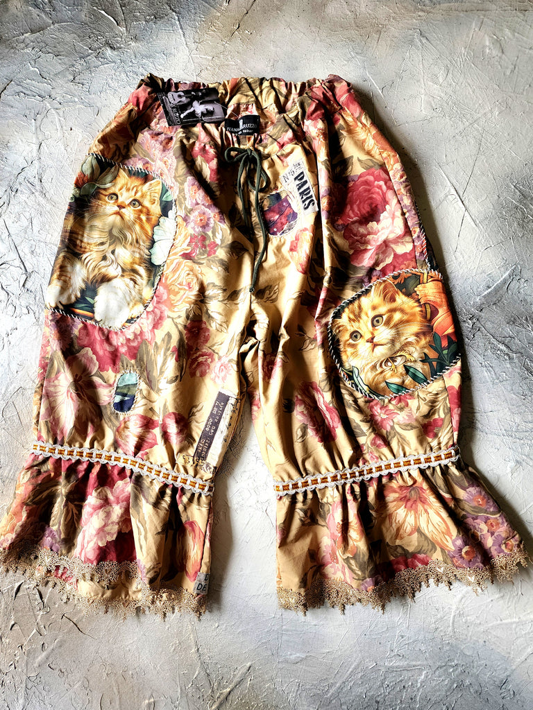 Parisian Maneki-Neko / Bloomers Victorian Pants Shabby Chic Ruffles Rose Cat Patchwork Golden Lace Romantic Chic Patched Avant-garde Aplique