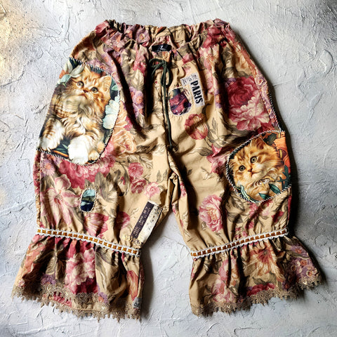 Parisian Maneki-Neko / Bloomers Victorian Pants Shabby Chic Ruffles Rose Cat Patchwork Golden Lace Romantic Chic Patched Avant-garde Aplique