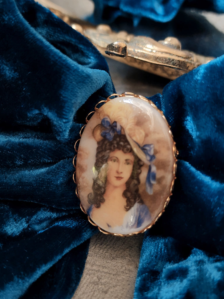 Edwardiana / Victorian Jabot Bow Tie Ocean Blue Velvet Choker Vintage Medallion Brooch Millennially Streetwear