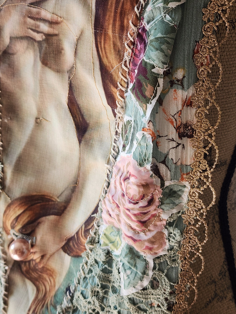 VENUS  / Vintage Gold Lace Botticelli Venus Portrait Jabot Cottage Romantic Flower Large Edwardian Shabbychic Baroque Rose Bowtie