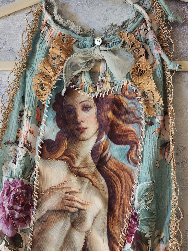 VENUS  / Vintage Gold Lace Botticelli Venus Portrait Jabot Cottage Romantic Flower Large Edwardian Shabbychic Baroque Rose Bowtie