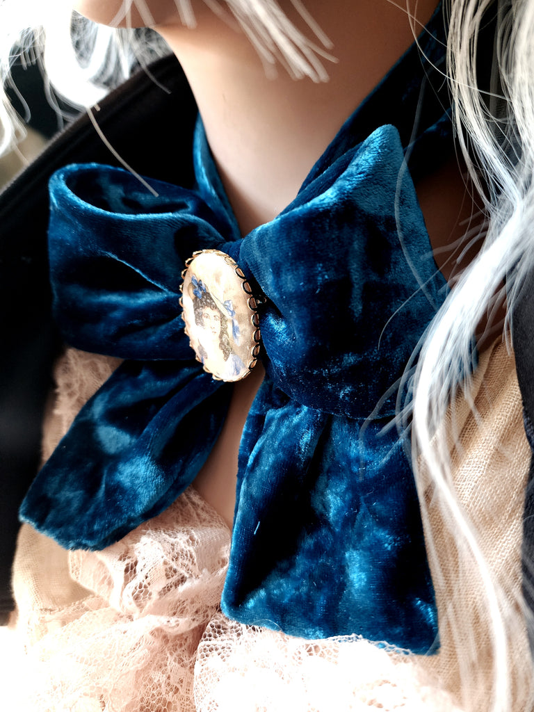 Edwardiana / Victorian Jabot Bow Tie Ocean Blue Velvet Choker Vintage Medallion Brooch Millennially Streetwear