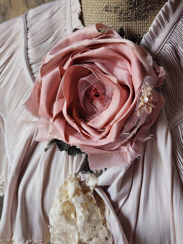 Laid Back Jen / Vintage Lace Silk Pelerina Kaput Cottage Romantic Flower Big Rose Jabot Bowtie Boho