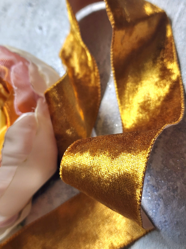 Golden Frost / Cottage Jabot Silk Romantic Flower Fabric Rose Gold Camellia Bowtie Antique Lace 20th century 60s archives