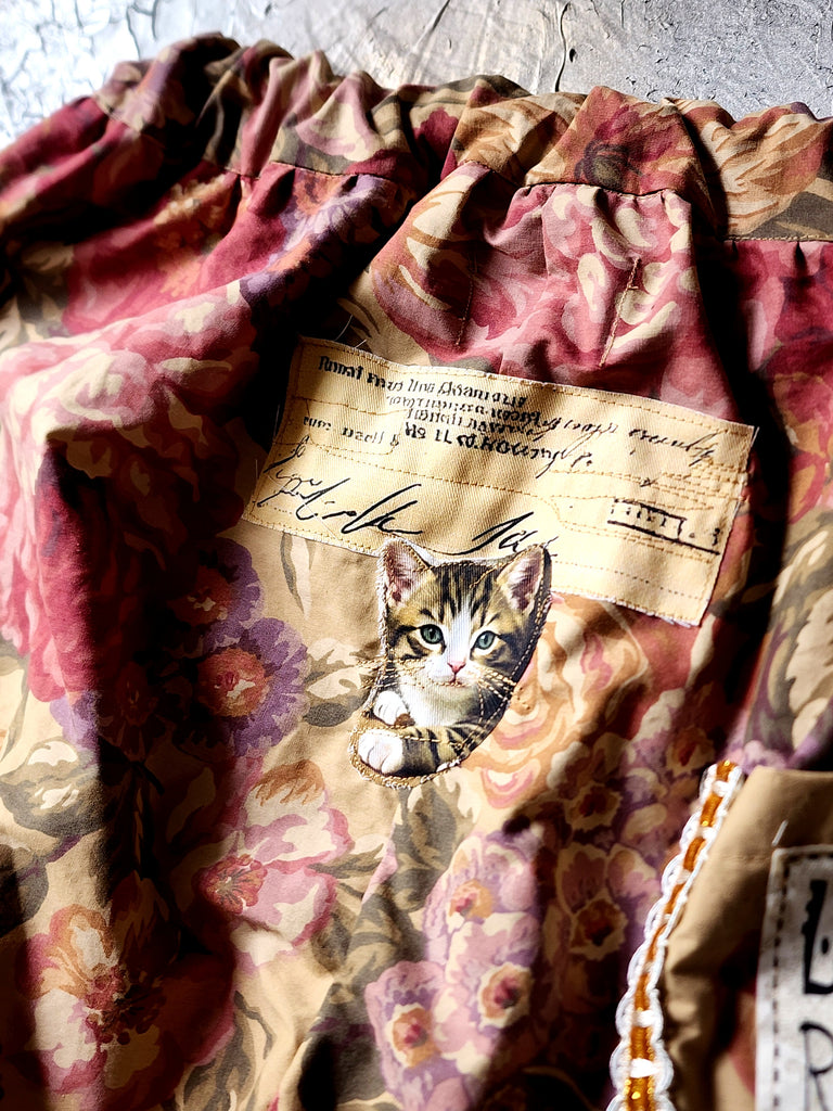 Parisian Maneki-Neko / Bloomers Victorian Pants Shabby Chic Ruffles Rose Cat Patchwork Golden Lace Romantic Chic Patched Avant-garde Aplique