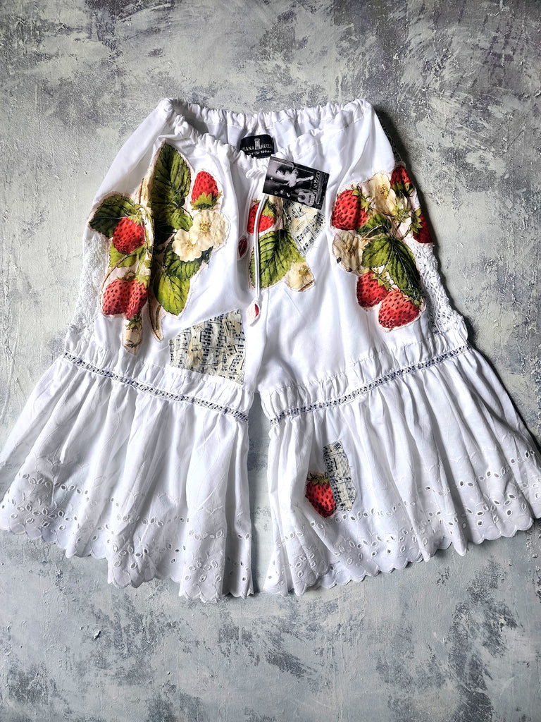 In Strawberry Mood / Cotton Bloomers Strawberry Appliqué Floral Print Ruffle Hem Drawstring Belt