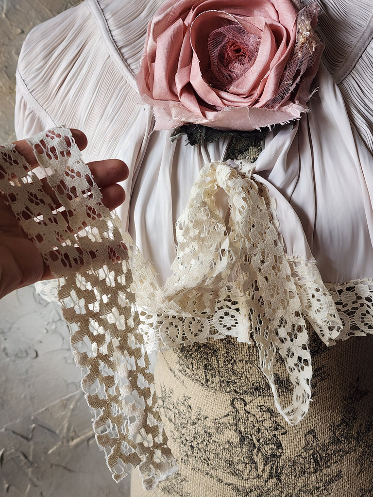 Laid Back Jen / Vintage Lace Silk Pelerina Kaput Cottage Romantic Flower Big Rose Jabot Bowtie Boho