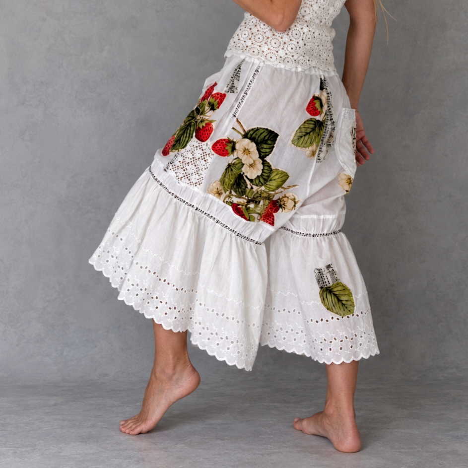 In Strawberry Mood / Cotton Bloomers Strawberry Appliqué Floral Print Ruffle Hem Drawstring Belt