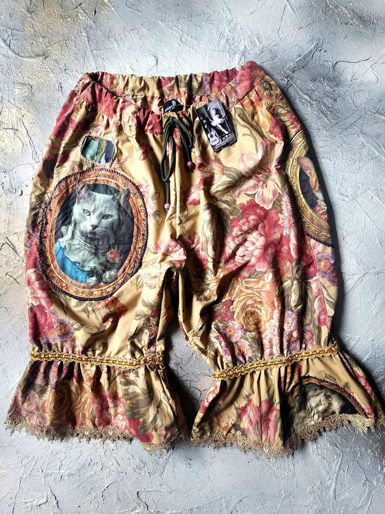Parisian Maneki-Neko / Bloomers Victorian Pants Shabby Chic Ruffles Rose Cat Patchwork Golden Lace  Romantic Chic Patched CATS Aplique