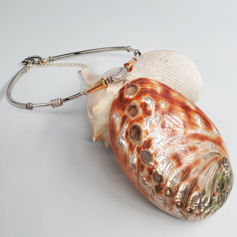 OCEAN QUEEN / Designer Jewelry Large Ocean Shell  Necklace Shell Mother Of Pearl Stone Necklace Boho Big Seashell Necklace